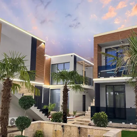 Office מלון קוסטינסטי